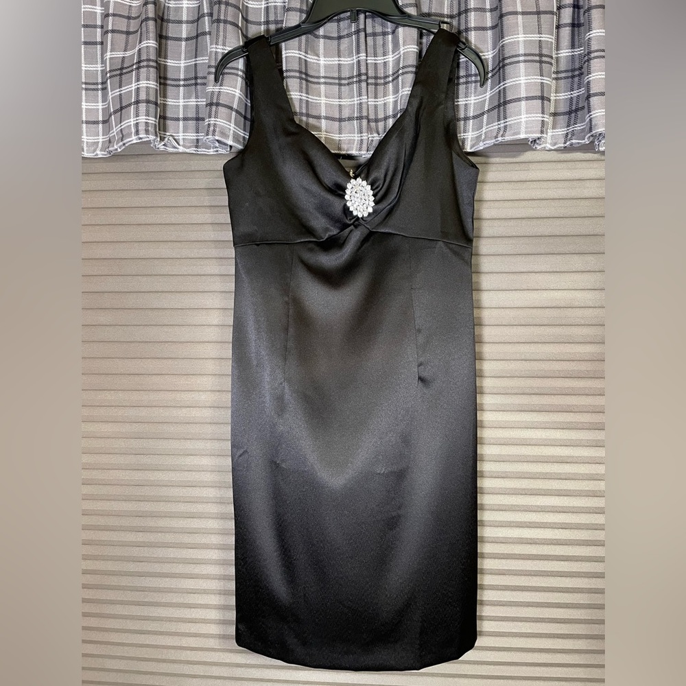 Ronnie Nicole size 6 Black